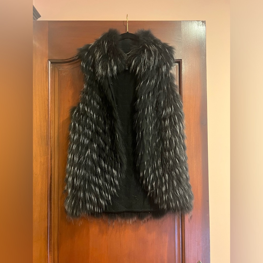 BCBGMaxAzria Real Fur Vest Jacket SMALL. Excellent condition. Black fur vest